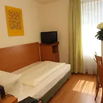 Memphis Hotel